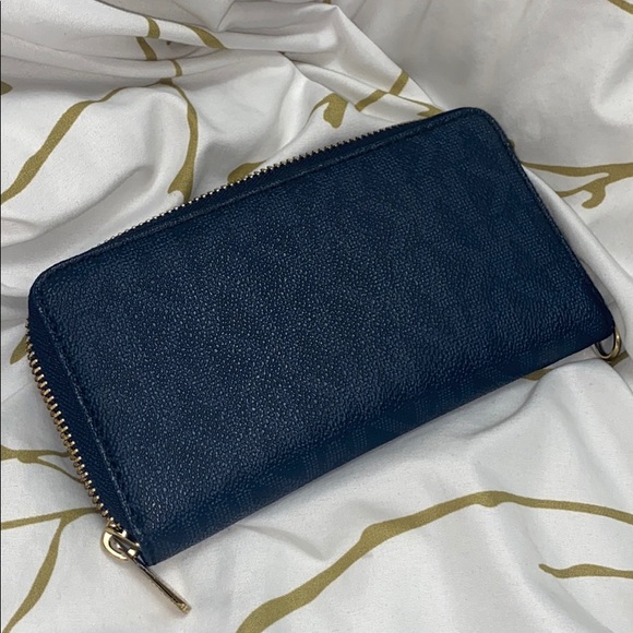 Michael Kors Wallet - Picture 4 of 6